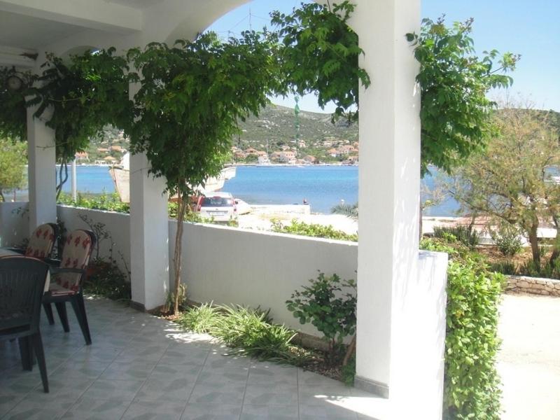 Apartments Ivan Orlic Vinišće Стая снимка