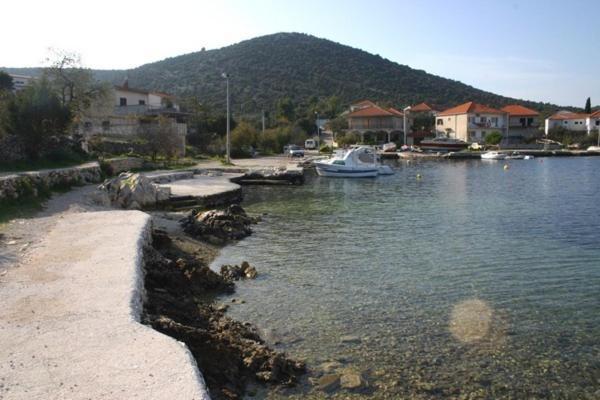 Apartments Ivan Orlic Vinišće Екстериор снимка